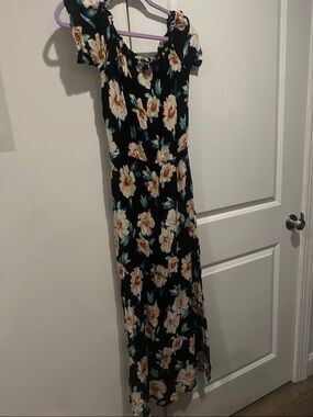 Design Lab off the shoulder Black Floral Maxi Dress Medium